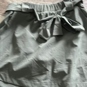 Cute Athleta skirt. Barely worn. Shorts underneath